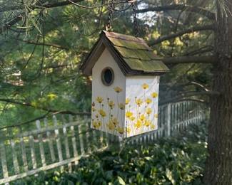 BIRD HOUSE YELLOW FLOWERS