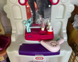 Vintage Little Tikes Tender Heart Vanity with original accessories. Works!