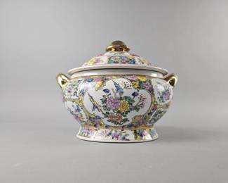 Lot 143 | Vintage Chinese Rose Medallion Tureen
