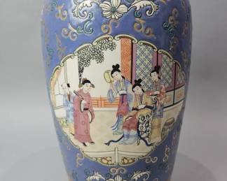 Lot 114 | Chinese Famille Rose Porcelain Vase
