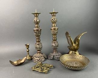 Lot 125 | Vintage Brass Items
