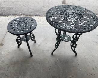 Lot 422 | Outdoor Patio & Side Table
