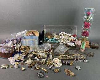 Lot 142 | Costume Jewelry Lot
