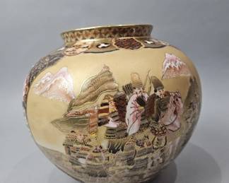 Lot 112 | Vintage Chinese Porcelain Vase
