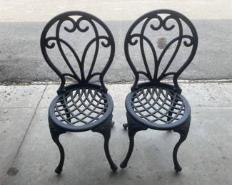 Lot 423 | 2 Garden Outdoor Patio Chairs
