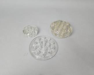 Lot 148 | Vintage Glass Floral Frogs
