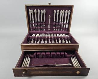 Lot 212 | Vtg Rogers Bros Flatware De Luxe Box
