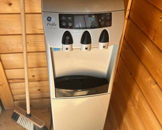 GE Profile Hot/Cold Water Dispenser