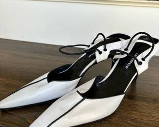 Lagerfeld White/Black Leather Pointed Toe Kitten Heels