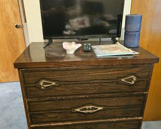 Dresser and 22 in tv