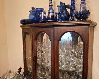 Stemware and cabinet
Cabinet is sold