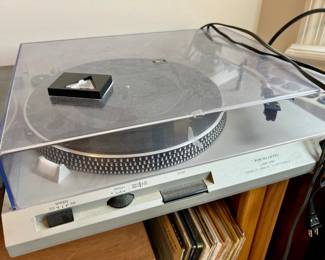 Realistic LAB-390 Direct Drive Turntable