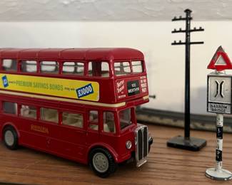 Model Double Decker Bus and Accessories 