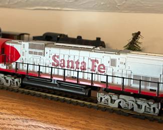 Ho-Scale Santa Fe Model Train 
