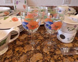 HUGE collection of retired  Villeroy and Boch Amapola !!