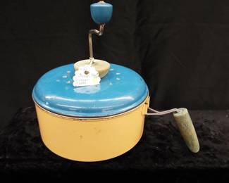 Vintage popcorn popper