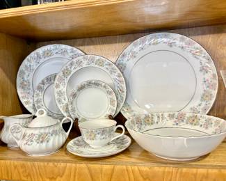 Service for 8 "Norleans Heloise"