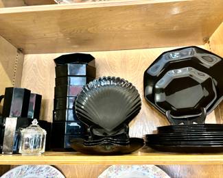 Service for 8 black dinnerware