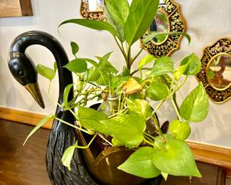 Swan planter