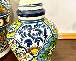 Medium size ginger jar