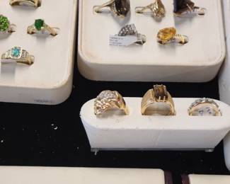 Assorted Gold rings 