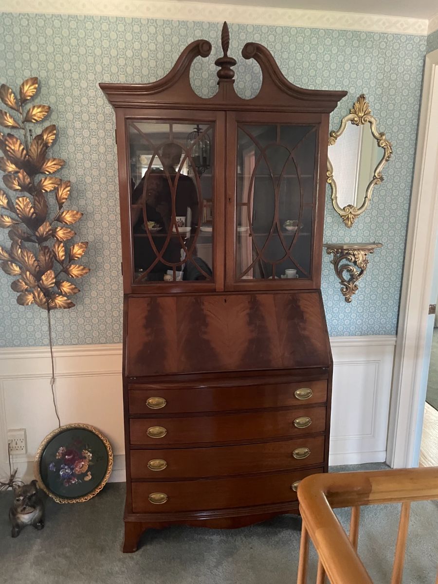 Tk   Gg . . . Governor Winthrop-style secretary