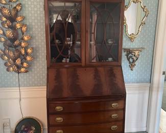 Tk   Gg . . . Governor Winthrop-style secretary