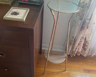 . . . cute retro plant stand