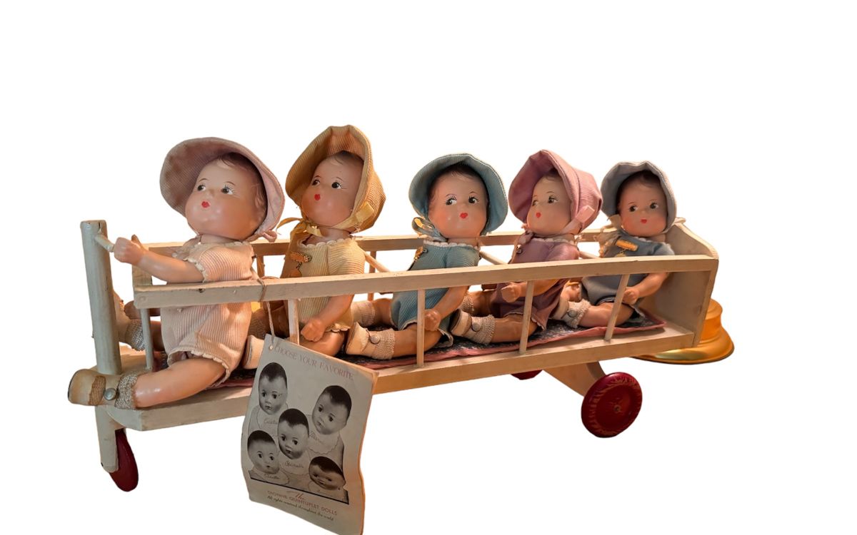 Dionne Quintuplets
Dolls made by Madam Alexander 