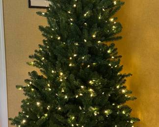 7.5 lighted Christmas tree