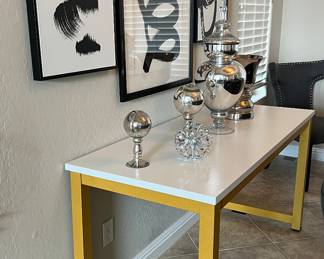 Table/Buffet, Art and Decor