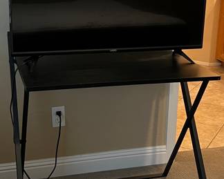 VIZIO 39' TV, Gaming Stand/TableGaming Table, VIZIO 39" TV