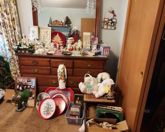 dresser/mirror/ holida items
