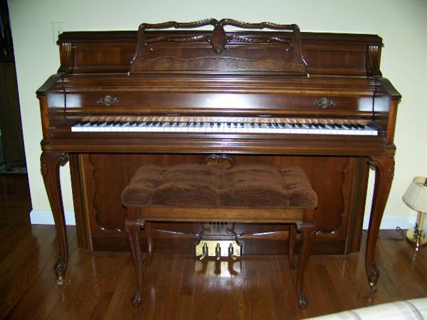 Wurlitzer Console Piano