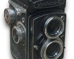 Yashica-C Twin Lens Reflex Medium Format Camera w/ A 80mm f3.5 Lens
