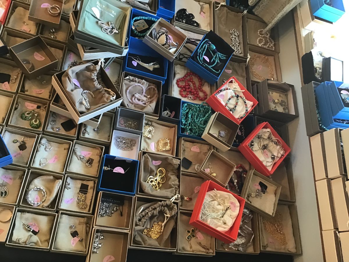 Estate Sale & Garage Sale in Munster, IN starts on 6/28/2024