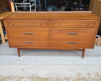 Broyhill Sculptra Mid Century 6 Drawer Lowboy Dresser with Mirror