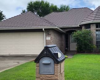 House and Garage Full!!