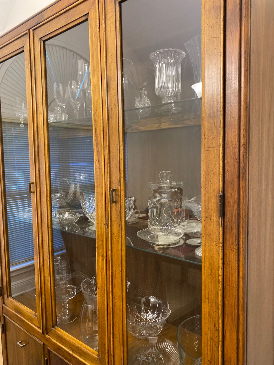 Art Deco china cab, table, 6 chairs