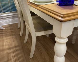 Kitchen table with leaf and five chairs
