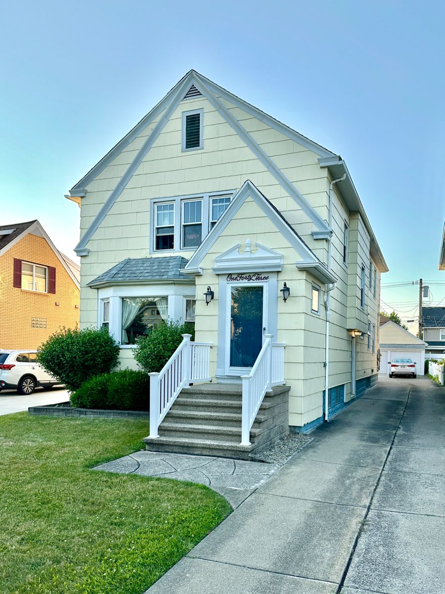 Mid Century, Art, Antiques Huge Longtime... starts on 6/28/2024