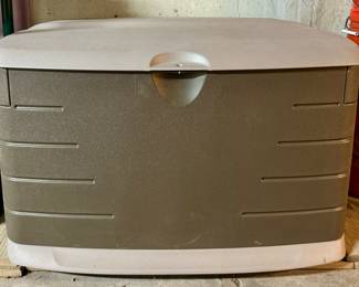 Rubbermaid Storage Box