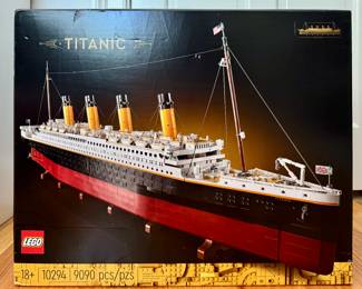 Lego Titanic (open box)