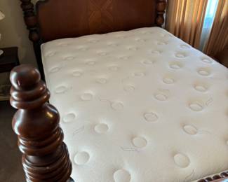 Antique spindle bed in excellent condition. Like new full size mattress set