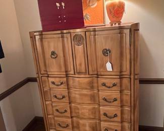 Matching chest of drawers