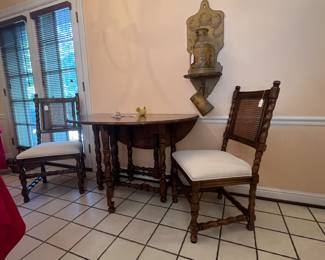 Kitchen breakfast area