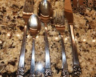 stainless flatware set