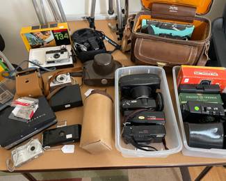 Lg Vintage camera collection.. 