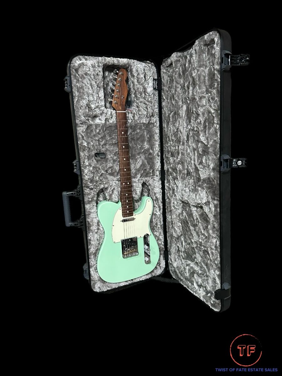 FENDER 2017 Limited Edition American Professional Telecaster® with Solid Rosewood Neck (Surf Green) With FENDER Carrying Case