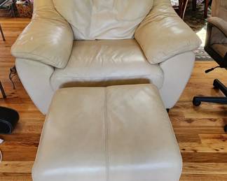 Leather Duelinee Chair and Ottoman in excellent condition